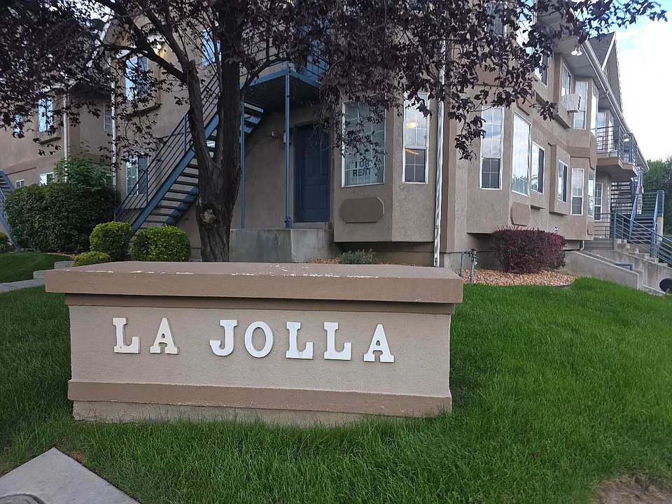 949 N University Ave #19