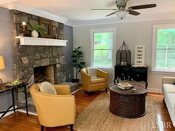 3rd image of 415 Cambridge Dr