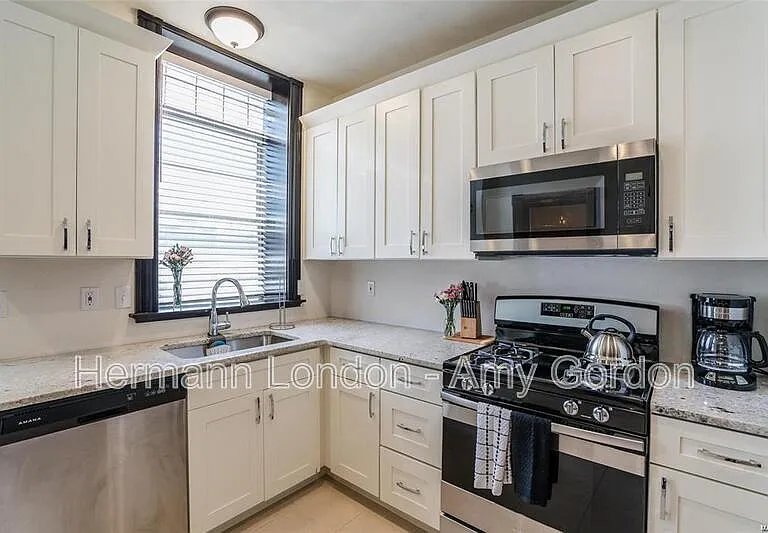 3922 Castleman Ave — Photo 9
