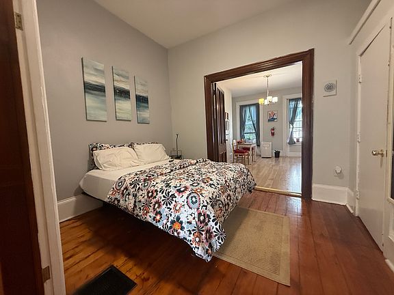 5th image of 94 Mount Pleasant Ave #1