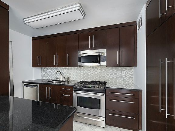 3rd image of 225 E 57th St APT 14F