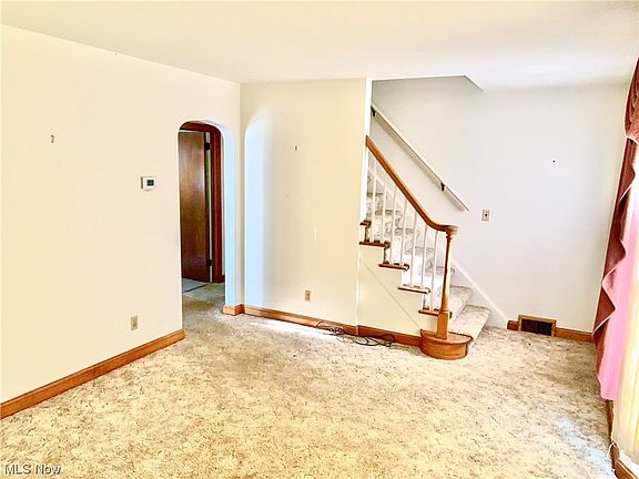 5th image of 654 Meadowbrook Ave SE