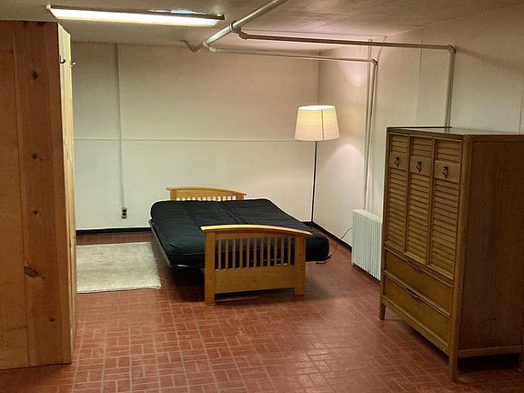 SW corner: Sleeping area
