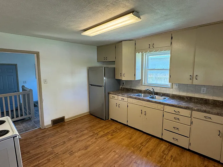 417 S Chicago Ave — Photo 12