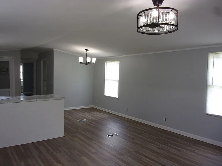 314 Clayton Ave — Photo 4