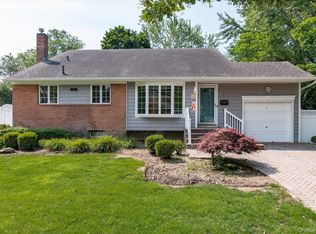 4 Jerold Street, Plainview, NY 11803