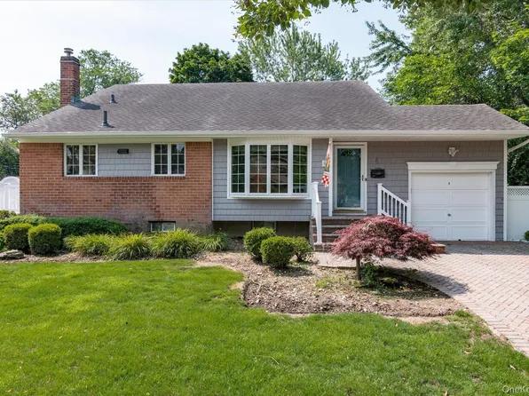 4 Jerold Street, Plainview, NY 11803