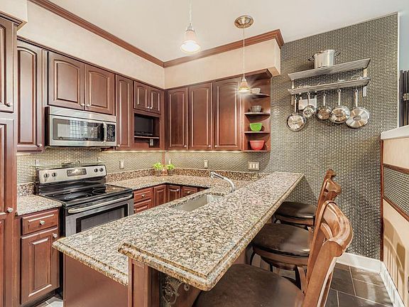 2nd image of 2219 Pillsbury Ave #5