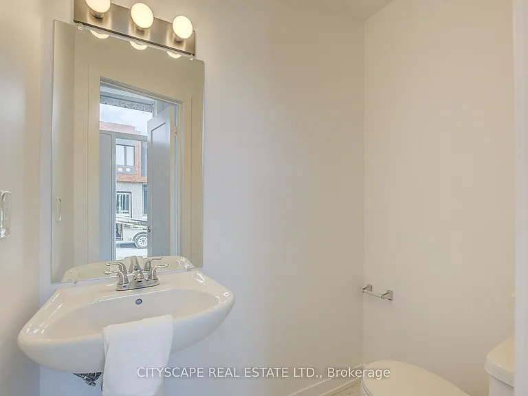 416 Dundas St S #13 — Photo 27