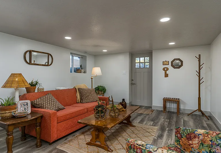 957 E Center St #B — Photo 4
