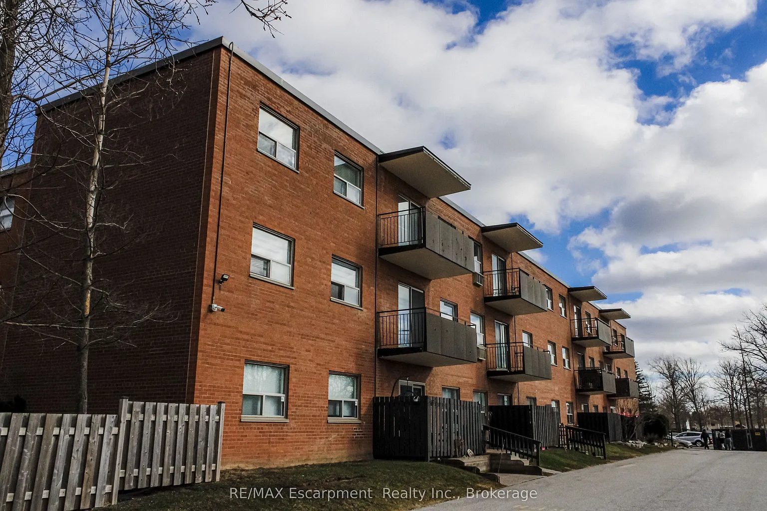 485 Thorold Rd #203 photo 1