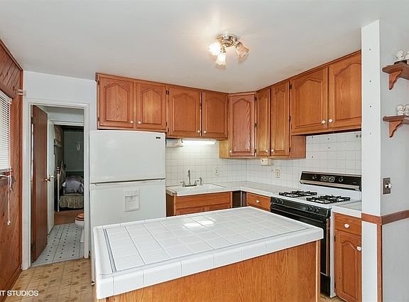 3rd image of 1312 N Green Meadows Blvd