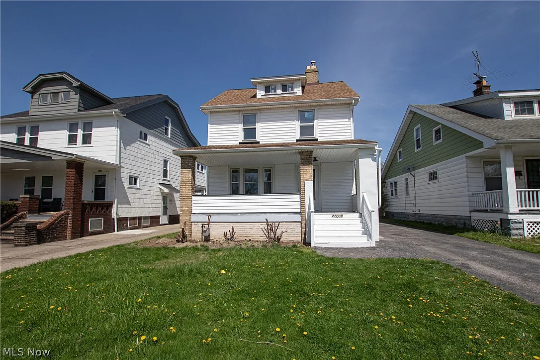 10209 Robinson Ave photo 1