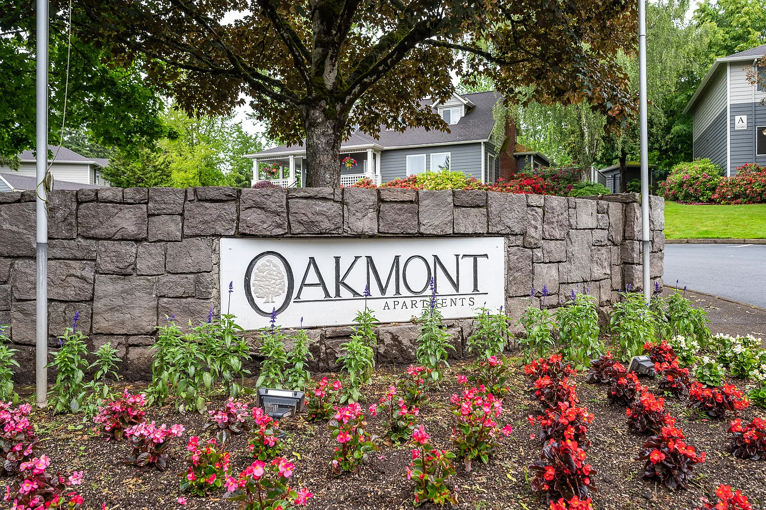 Oakmont — Photo 1