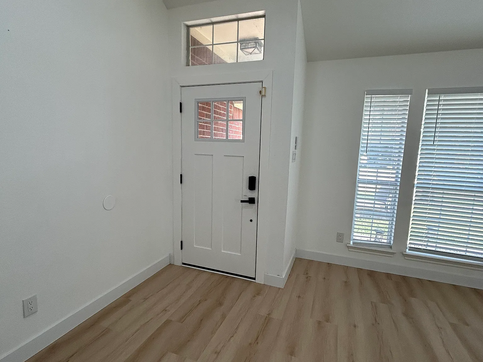 3 bed, 1752 sqft, $2,095 — Photo 2