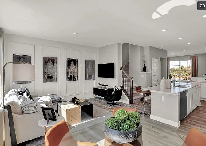 9329 Clarendon Dr — Photo 17