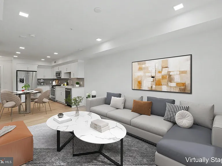 701 N Henry St #213 — Photo 25