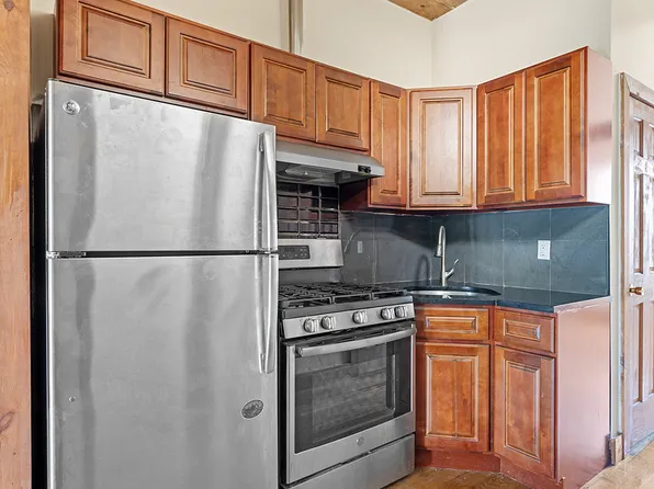 166 Wilson Avenue image 2 of 7