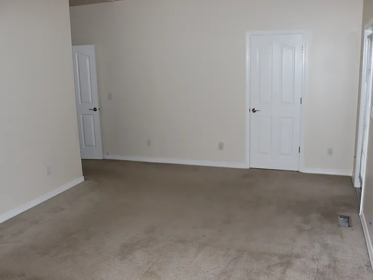 1328 E Hunter Dr — Photo 22