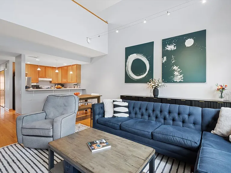 2926 N Lincoln Ave #3 — Photo 3