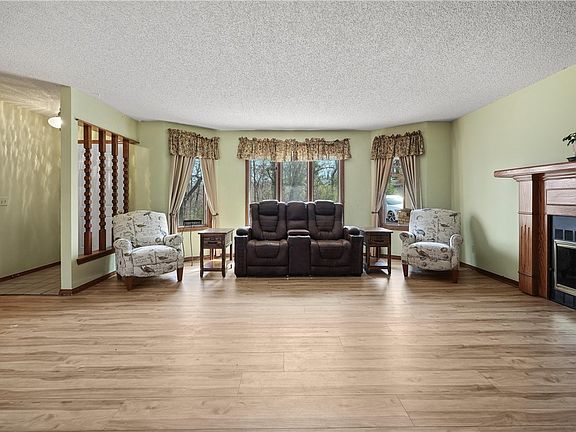 5th image of 9 Wilton Ln
