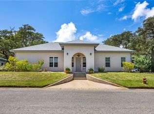 101 Bay Hills Dr, Rockport, TX 78382