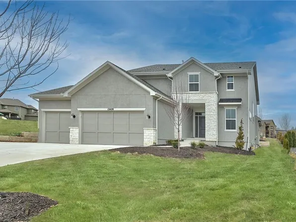 12420 S Solomon Rd, Olathe, KS 66061