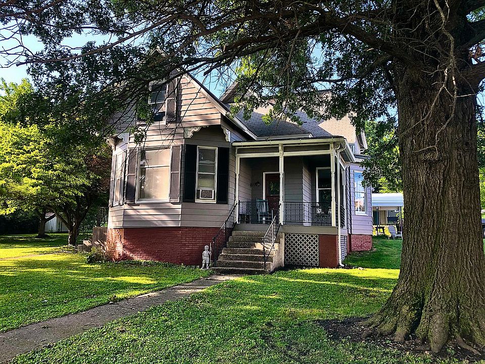 1st image of 301 W Broadway St