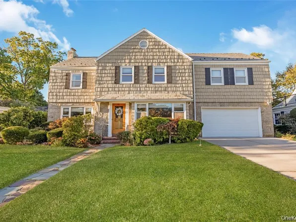 15 Combes Avenue, Rockville Centre, NY 11570