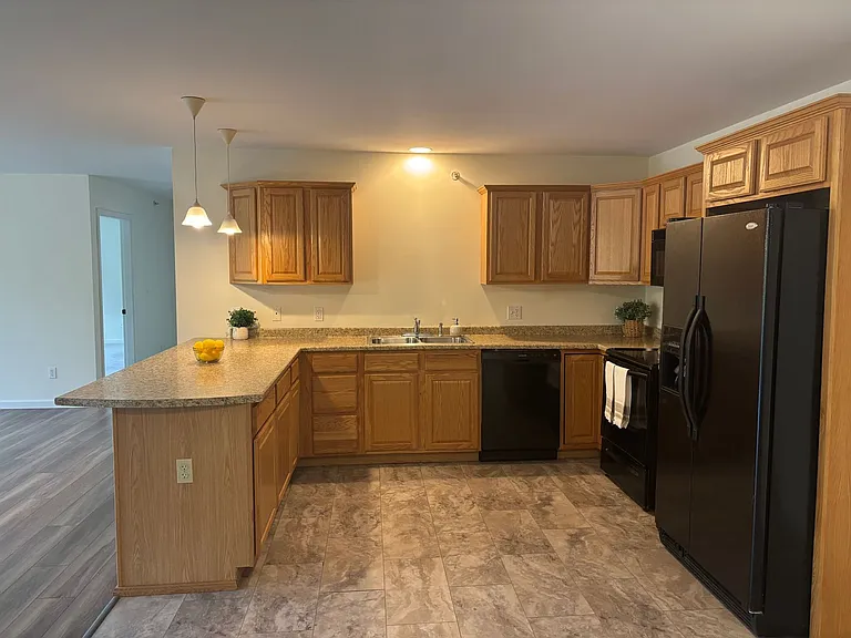 4 Commonwealth Dr — Photo 3
