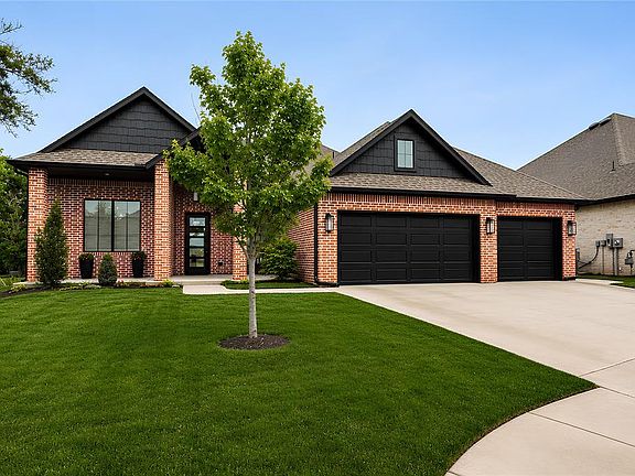 5th image of 10104 SW 25th Ct