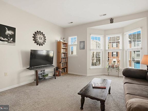 4th image of 1318 Hampshire Dr #D