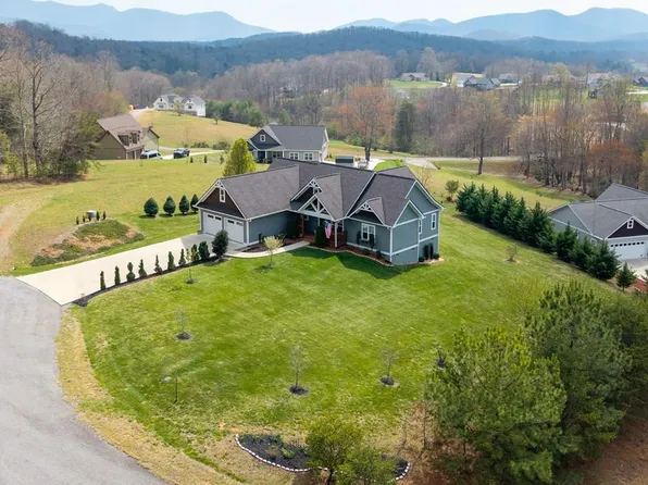 958 New Forest Rd, Young Harris, GA 30582