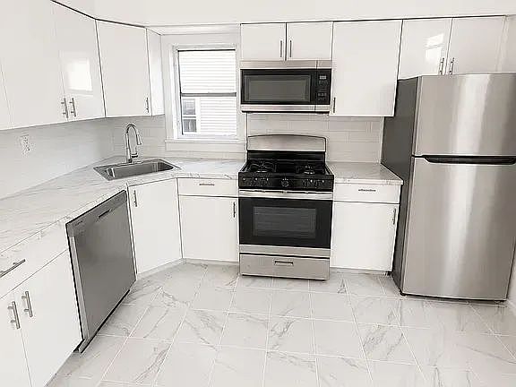 1st image of 192 Shephard Ave #G2