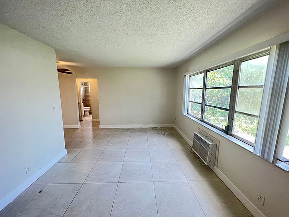 3rd image of 620 S Broadway #5