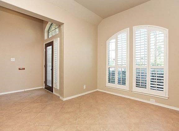 Tons of light streaming through the beautiful plantation shutters.   Plantation shutters are throughout.