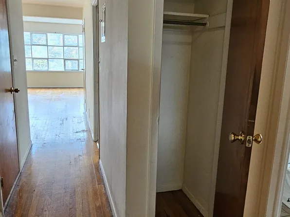 502 Avenue East image 10 of 28