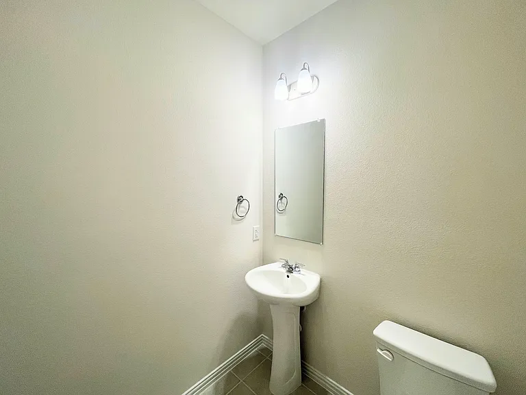 3201 Riverlawn Dr — Photo 21