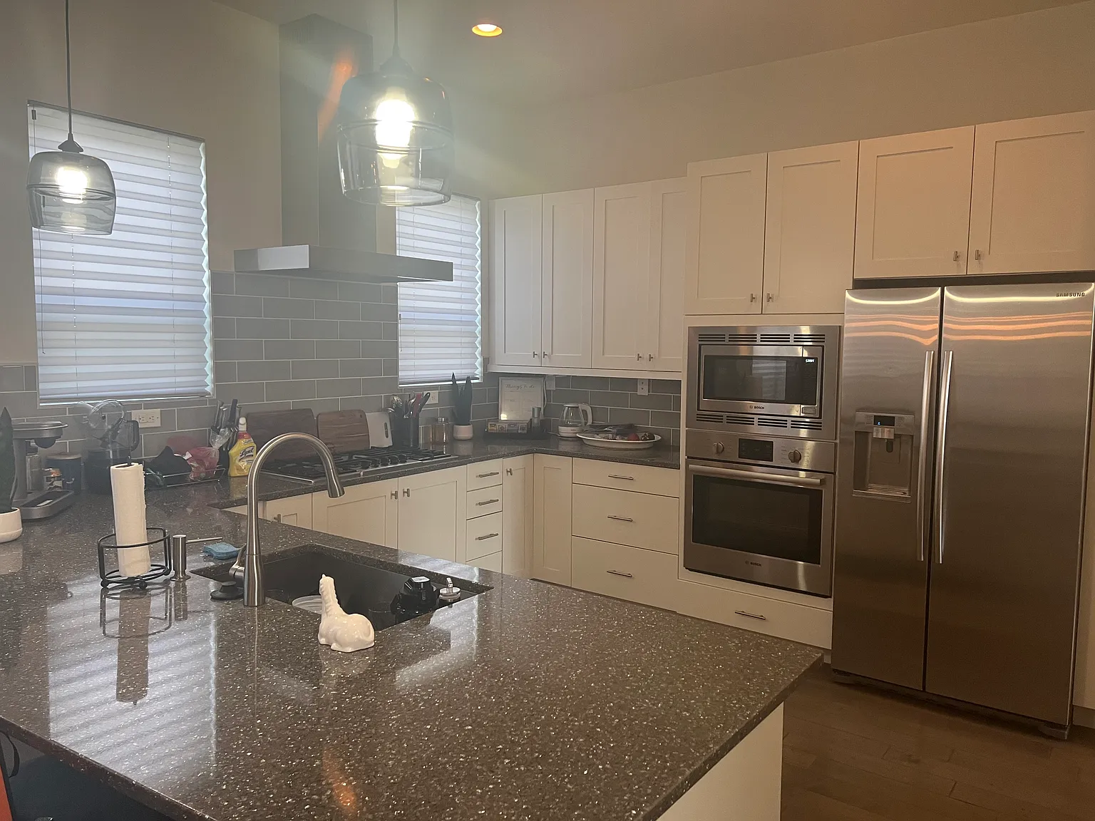 3 bed, 3.5 bath, 2500 sqft, $3,300 — Photo 3