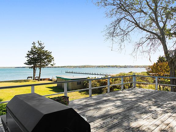 5th image of 20 E Harbor Dr