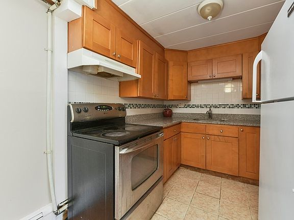 3rd image of 18 Nelson Dr APT 1H