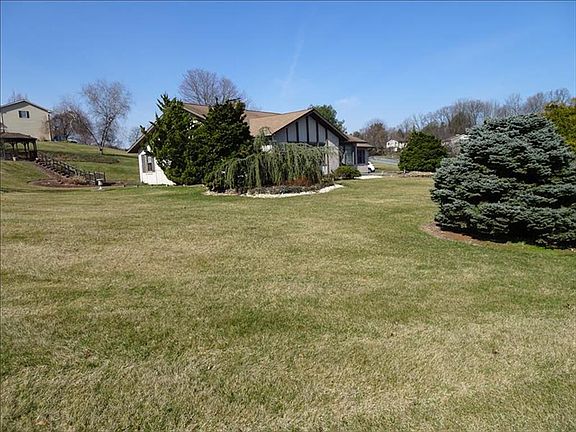 3rd image of 551 Rosewood Dr