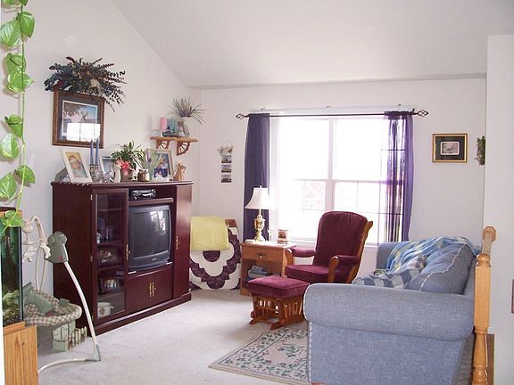 4th image of 135 Lodge Ln