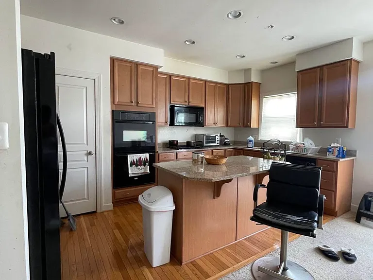 4066 Finsbury Ln — Photo 2