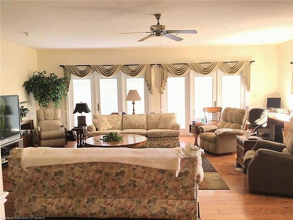 3rd image of 509 Lake Mirror Dr
