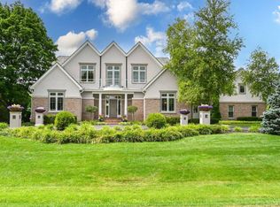 11415 N Stonefield Ct, Mequon, WI 53092