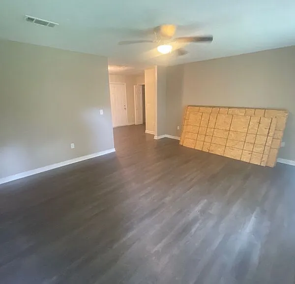 1010 Deryll St — Photo 3