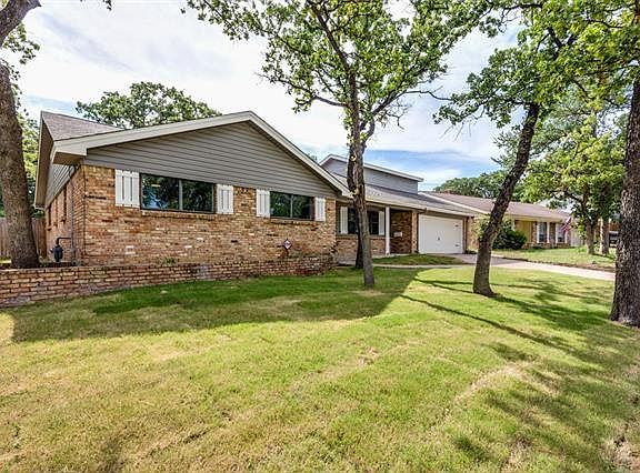 3rd image of 136 Stonegate Ct