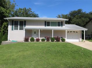 5296 Ville Rosa Ln, Hazelwood, MO 63042