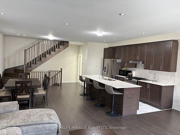 5th image of 23 Arrowview Dr